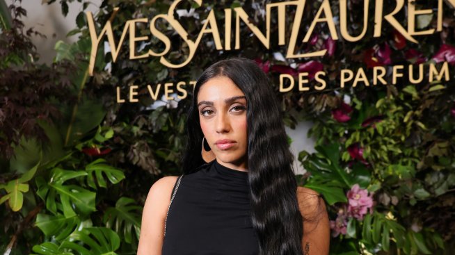 Лурдес Леон с провокативна черна рокля на Седмицата на модата в Милано