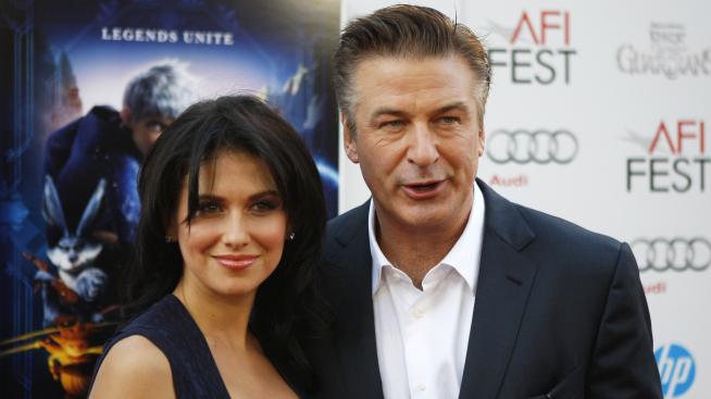 След аборта: Засипаха Хилария Болдуин с нападки 