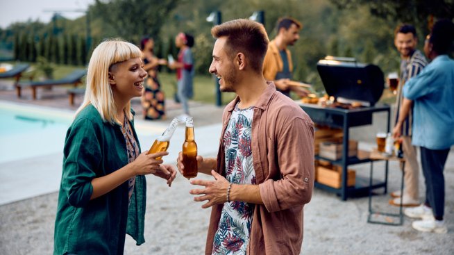 Флиртува с вас или е просто учтив - как да дешифрирате поведението на мъжа