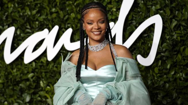 Дивашка Риана! Когато си фатална жена и това ти е в кръвта