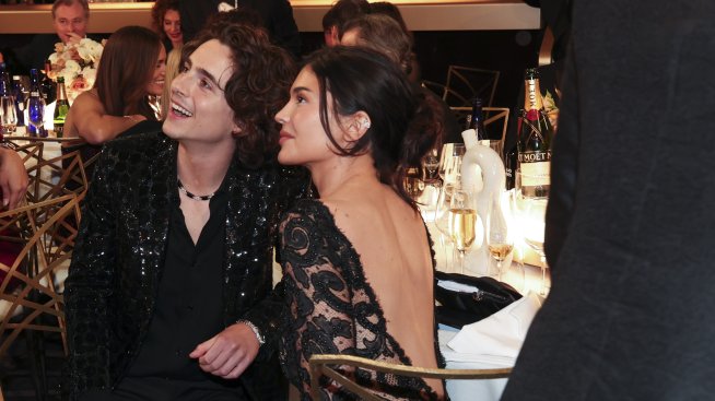 Без награда, но с целувка – Тимъти Шаламе запозна Кайли Дженър с елита в Холивуд