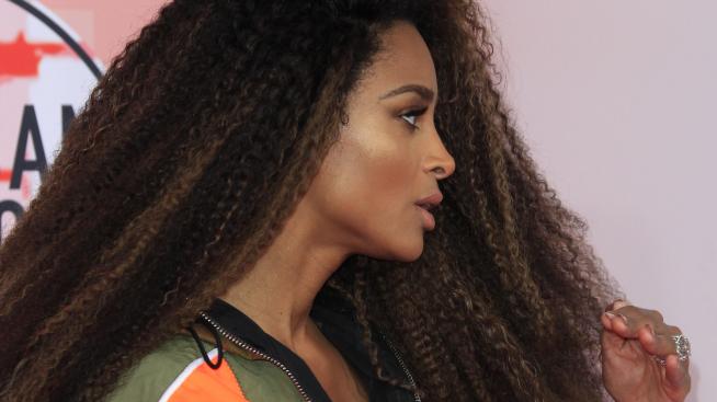 Преди раждането: Сиара отново смени прическата