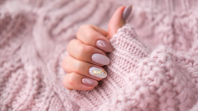 Гланцови нокти – новият задължителен маникюр за зимата
