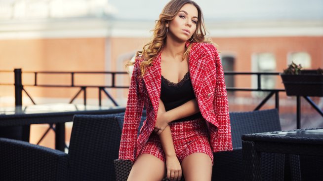 Кариран комплект с пола – тенденция от 90-те, в която ще се влюбите 