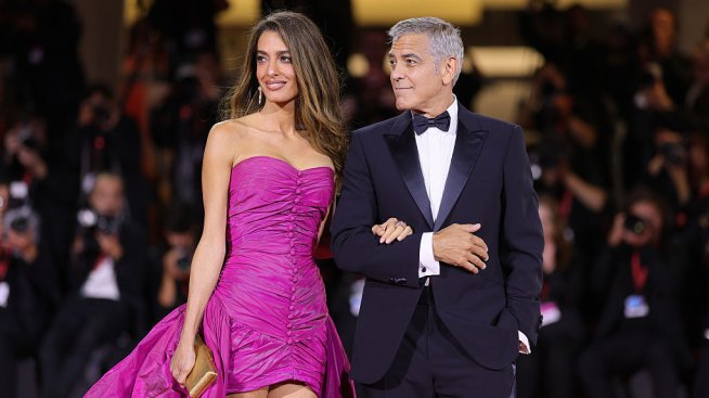 Зашеметяващата Амал Клуни организира елегантен коктейл на вилата си на езерото Комо