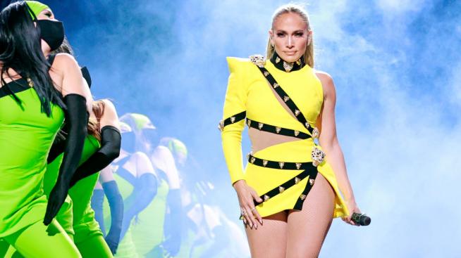 Пролетни прически: Дженифър Лопес се завърна към бретона