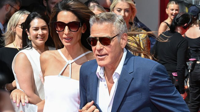 Романтика във Венеция - Джордж и Амал Клуни демонстрираха летен шик във водно такси