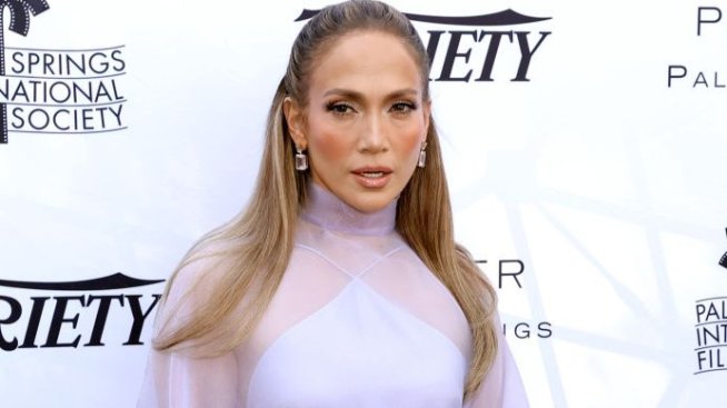 Джей Ло мисли да си купи имение в Брентуд, в съседство с това на бившия ѝ Бен Афлек