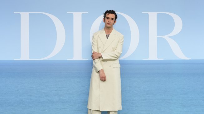 Ексгаджето на Тейлър Суифт Мати Хийли се сгоди за модел