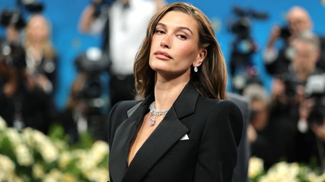 Хейли Бийбър изостави Джъстин за сметка на коктейл на Met Gala