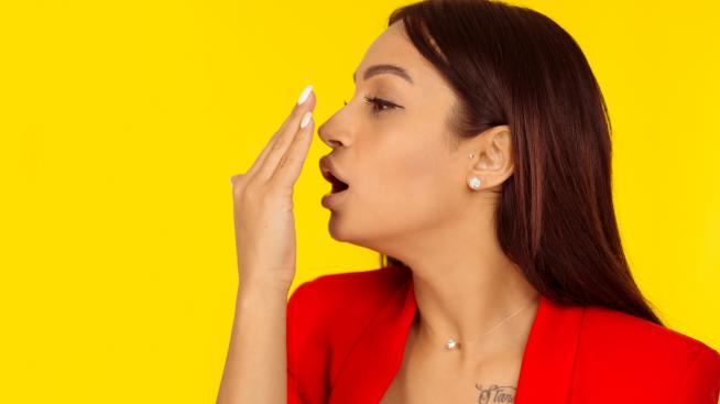 Нисковъглехидратна диета – как да се справите  с лошия дъх?