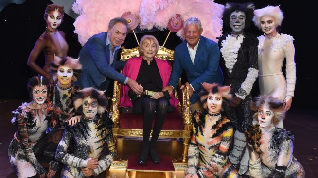 Андрю Лойд Уебър мразел котките, купил си куче