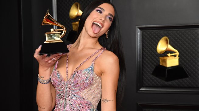 Дуа Липа на почивка из топ курортите на роднaта Албания