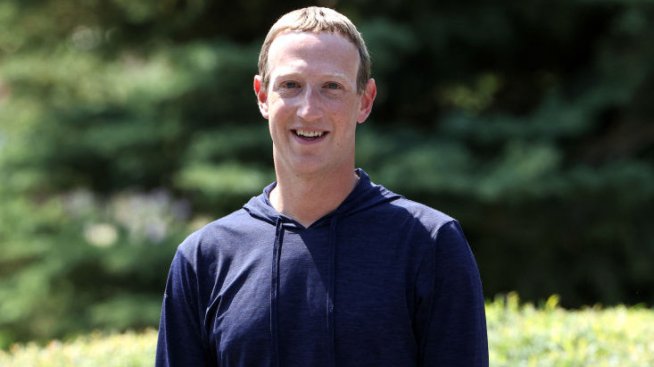 Марк Зукърбърг показа завидни умения в карането на уейкборд