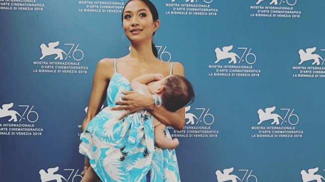 Срещу стереотипите: Да кърмиш на... червения килим