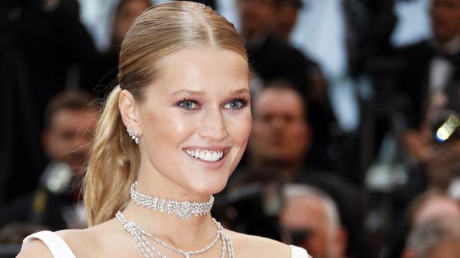 Тони Гарн се омъжи за Алекс Петифър