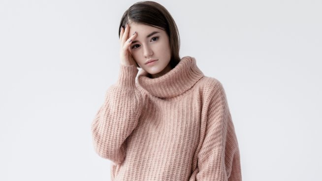 Широките „овърсайз“ пуловери са хит този сезон