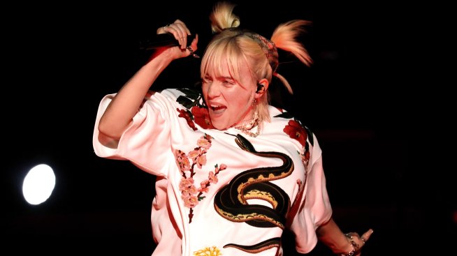 Прически за зимата: Били Айлиш с промяна в цвета