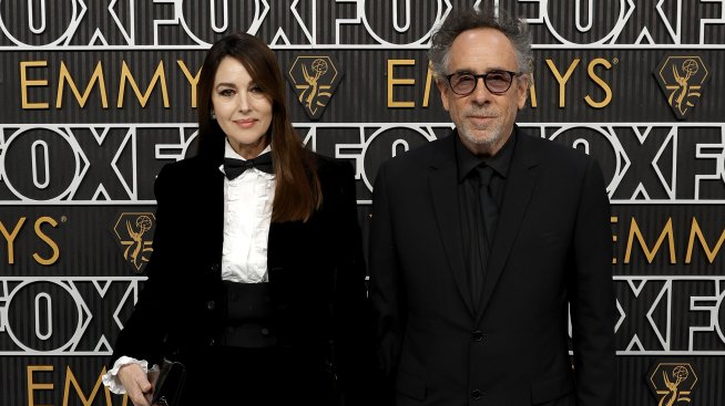 Любов на червения килим - Моника Белучи получи целувка от Тим Бъртън