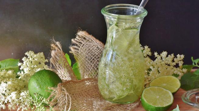 Как да приготвим лимонада от бъз