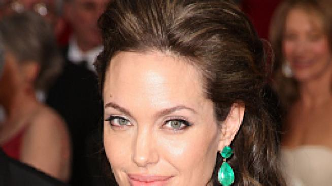 Анджелина се изтезава с диета