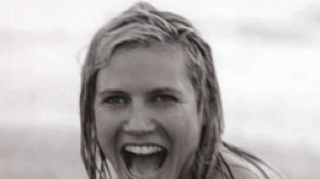 Бурен изгрев над спокойното море - това е Хайди Клум