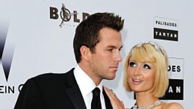 Каква драма. Парис си загуби телефона