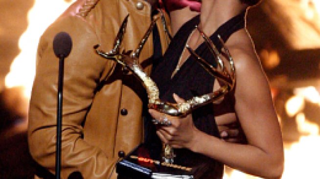 Холи Бери нападна свой колега с уста