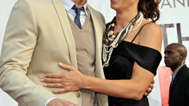 Съпругът на Скарлет се съблече гол заради Сандра Бълок