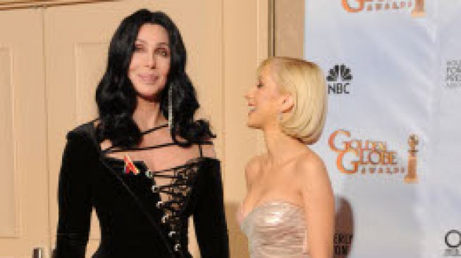 Шер и Кристина Агилера – ръка за ръка