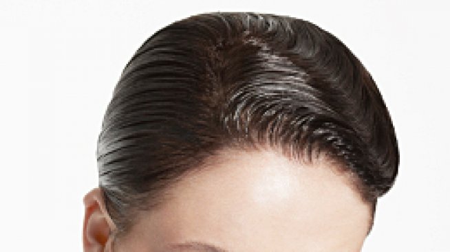 Прически 2010: Графична и пригладена коса