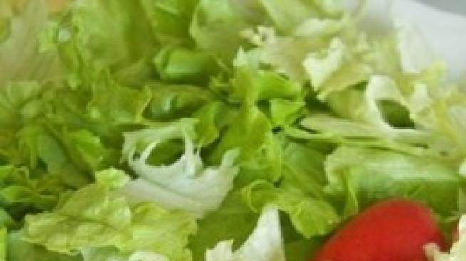 Повече марули, месо и сирене - по-малка опасност от рак