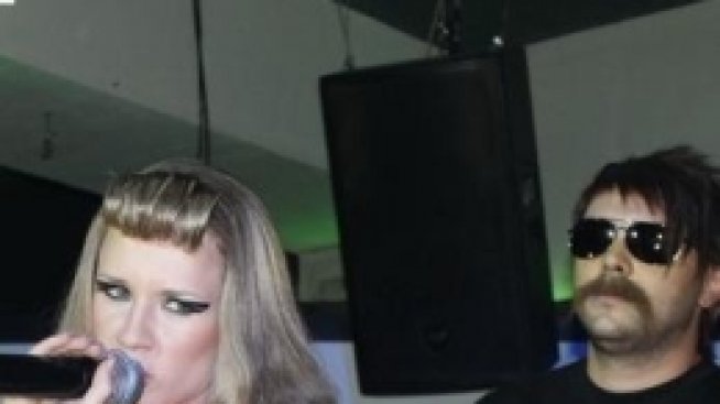 Не мрънкайте! Ъпсурт са тук