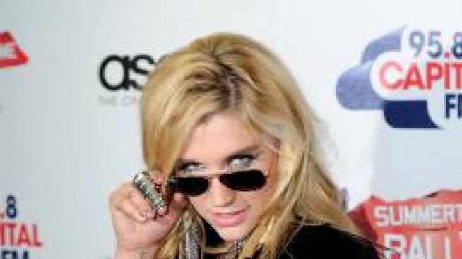 Идеалният мъж за Кеша: космат дебелак