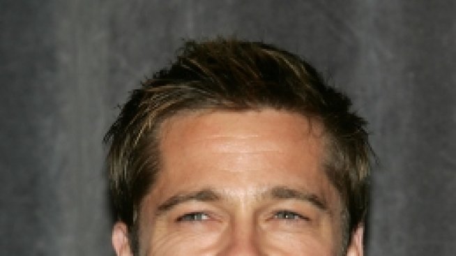 Ура! Брад Пит си обръсна брадата