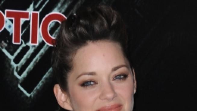 Марион Котийар обърна гръб на киното. Отново е певица