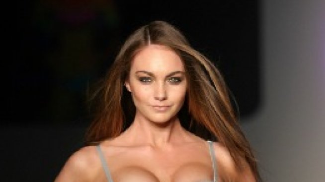 Бельото като забавление: Bonds Summer Fashion Show