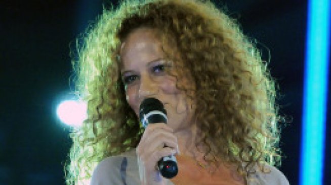 Super girl. Белослава с нов клип в тюркоазено (и Данчето!)