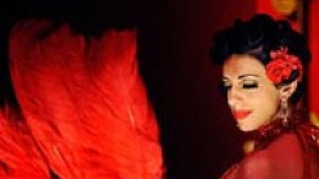 Carnival, carnival! Burlesque carnival!