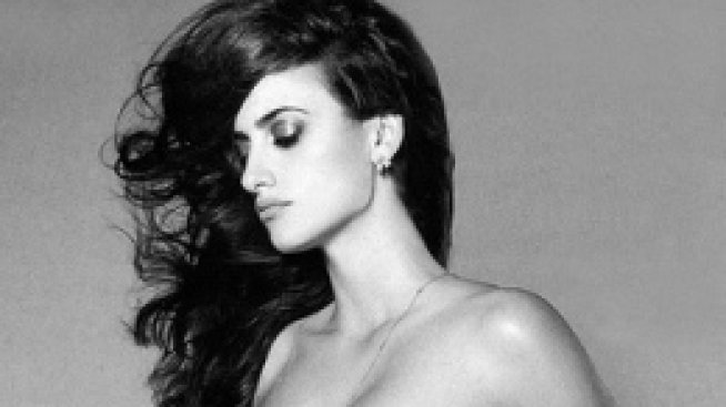 И Пенелопе гола и бременна във Vogue