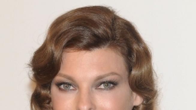 Ура! Линда Еванджелиста е сама