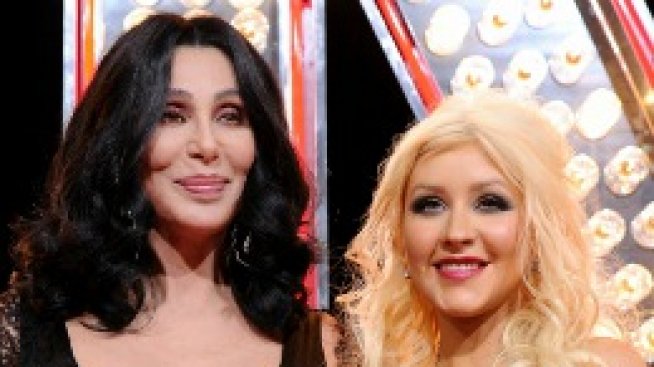 Бурлески на премиера: Шер и Агилера, но без много блясък