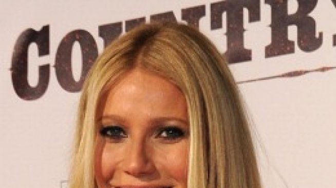 Гуинет Полтроу не парадира - като известните двойки