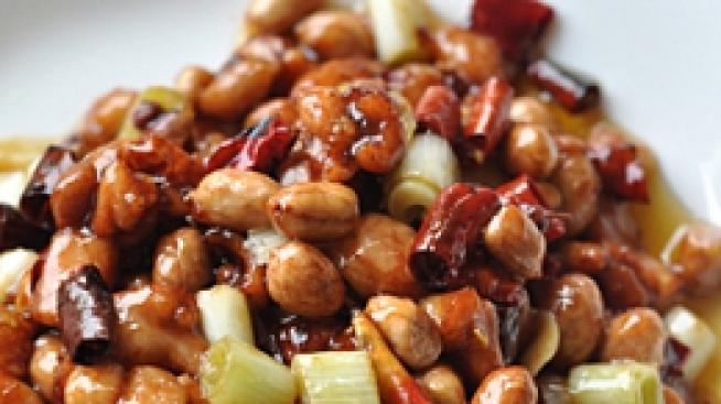 Пилешко месо с фъстъци и соев сос