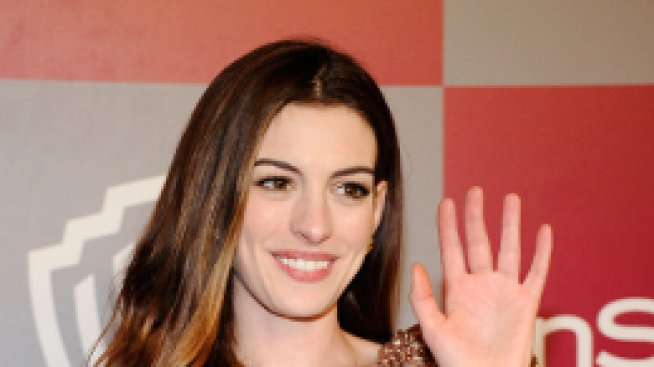 Ан Хатауей е новата Жена Котка