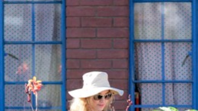 Родителите на осиновената Мърси ще съдят Мадона