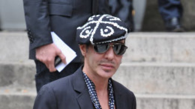 Галиано се извини