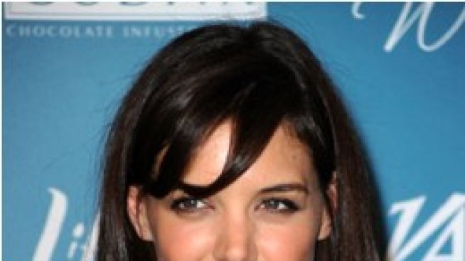 Кейти Холмс най се радва на шевна машина