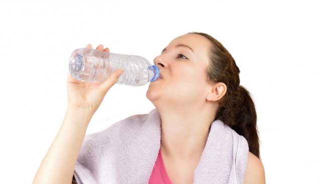 Колко вода да пием, за да отслабнем?