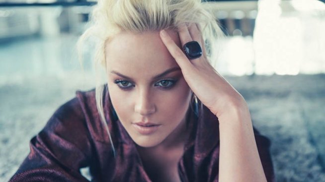 Аби Корниш не харесва статута си на сексбомба